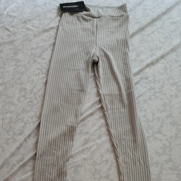 PrettyLittleThing Taupe Ribbed Leggings - Picture 1 of 4